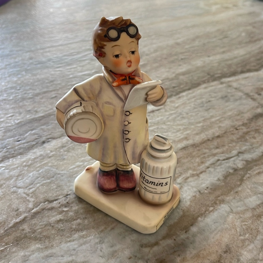 Goebel figurine “Der Apotheker” lil pharmacist